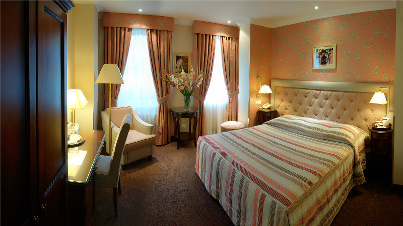 Room thumbnail 2