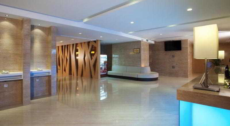 Lobby
 di Holiday Inn Express Shanghai Sanlin