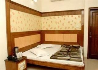 Room
 di Yuvraj Deluxe