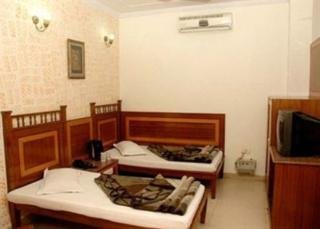 Room
 di Yuvraj Deluxe