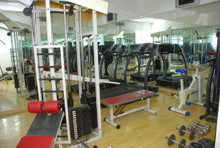 Sports and Entertainment
 di London Crown 2 Hotel Apartment