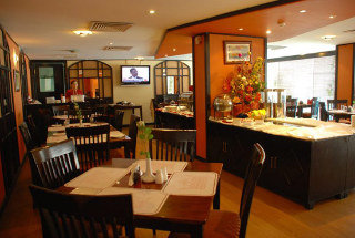 Restaurant
 di London Crown 2 Hotel Apartment