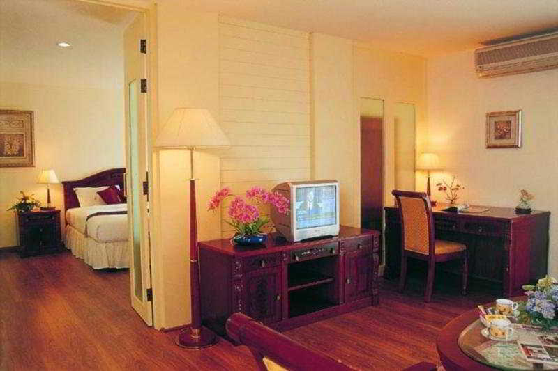Room thumbnail 1