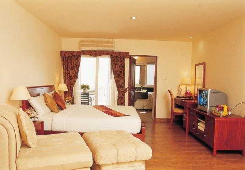 Room thumbnail 2