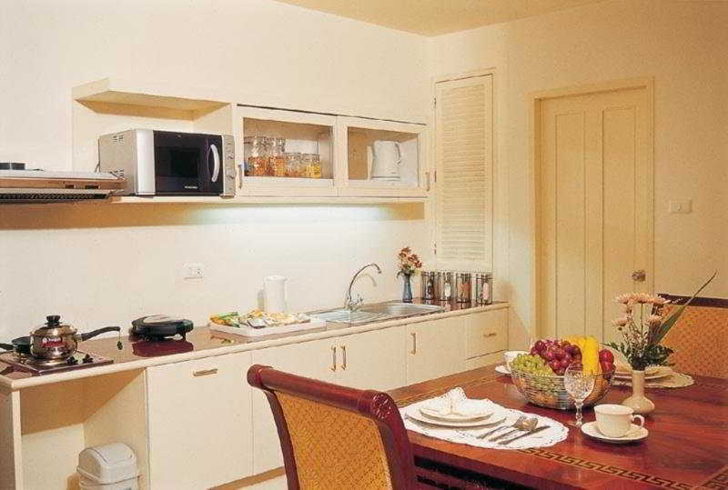 Room thumbnail 3