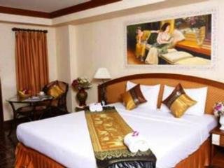 Room thumbnail 4