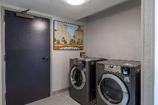 Rodeway Inn & Suites near Outlet Mall - Asheville
