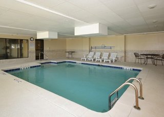 Pool
 di Comfort Inn & Suites Monggomery 