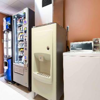 Super 8 By Wyndham Greensburg/Latrobe