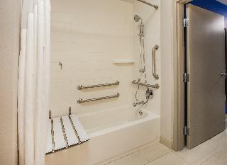 2 Queen Beds Suite Mobile Accessible Tub