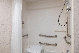 2 Queen Beds Suite Mobile Accessible Tub