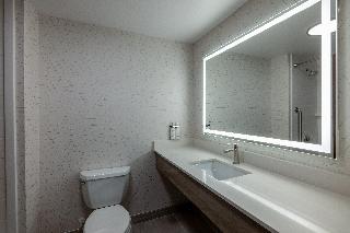 1 King Bed Suite Jetted Tub