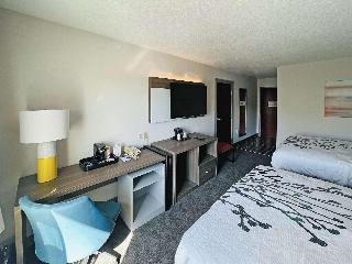 2 Queen Beds Nonsmoking