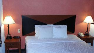 1 King Bed NSMK Sofabed For One Sitting Area Recliner Desk Microwave Fridge Continental Breakfast