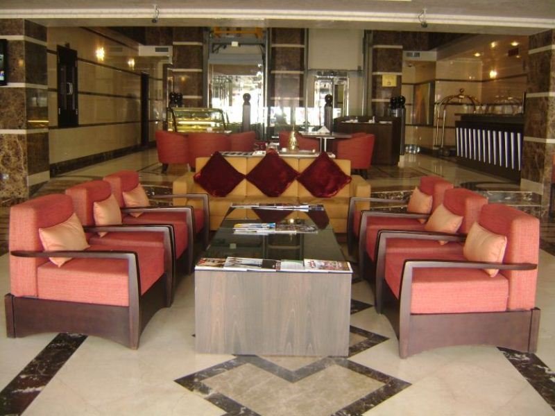 Lobby
 di London Crown Hotel