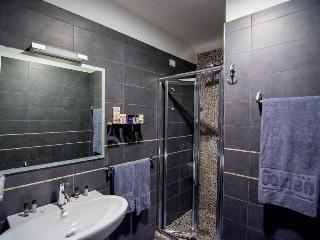 Golden Hotel, Naples