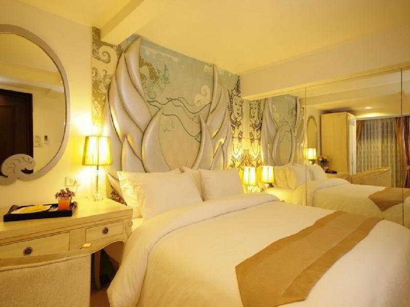 Room thumbnail 3
