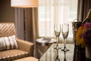 1 King Bed 1 Bedroom Suite - 670 Sq Ft
