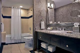1 King Bed 1 Bedroom Suite - 670 Sq Ft