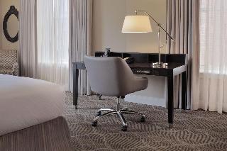 1 King Bed 1 Bedroom Suite - 670 Sq Ft
