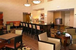 Restaurant
 di Hampton Inn & Suites Cedar Rapids North 
