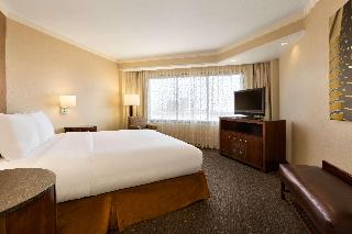 2 Room Suite-1 King Bed With Peloton Bike