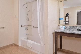 1 King Mobility/Hearing Access Tub Suite Ns