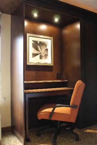 1 King/ 2 Queen 2 Bedroom Suite Nonsmoking. 1 bath. No living room. sleeps 6