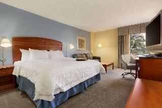 King Bed Study Microwave/Fridge Sofabed