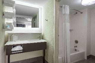 1 King One Bedroom Suite W/Wet Bar-Fridge Ns
