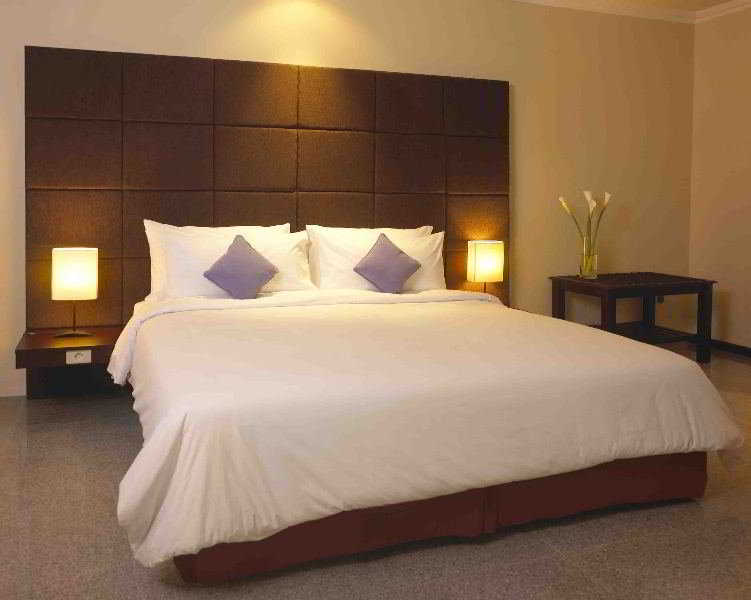 Room thumbnail 4