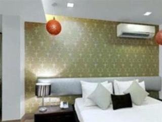 Room
 di White Klove Deluxe