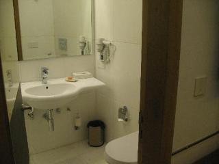 Room
 di Iris Park Delhi