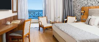 Ramada Attica Riviera