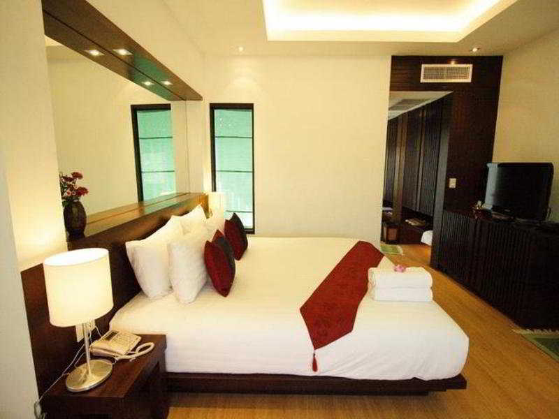Room thumbnail 3