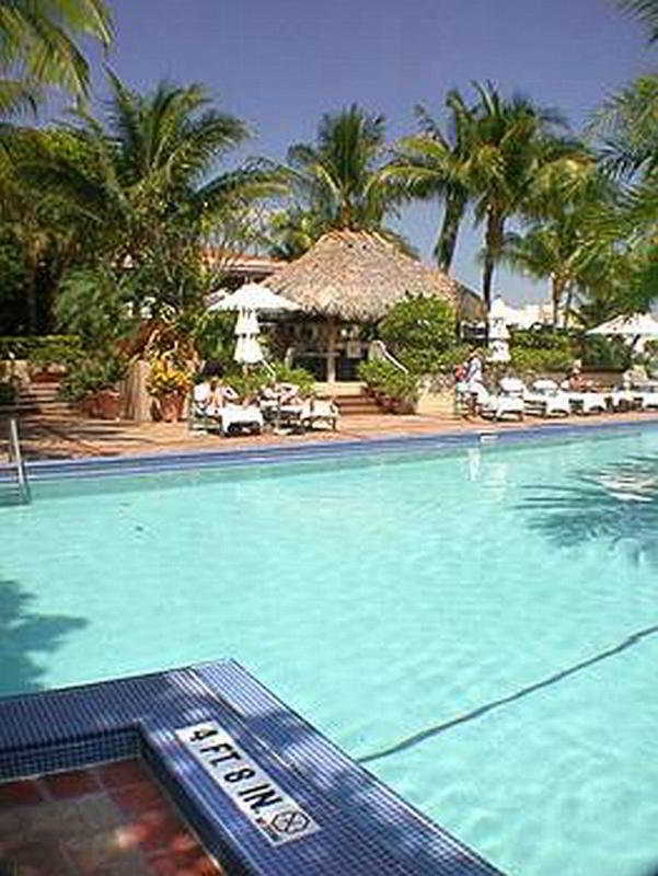 Pool
 di Grove Isle Hotel & Spa