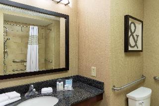 2 Queens Mobility Access W/Tub Nonsmoking