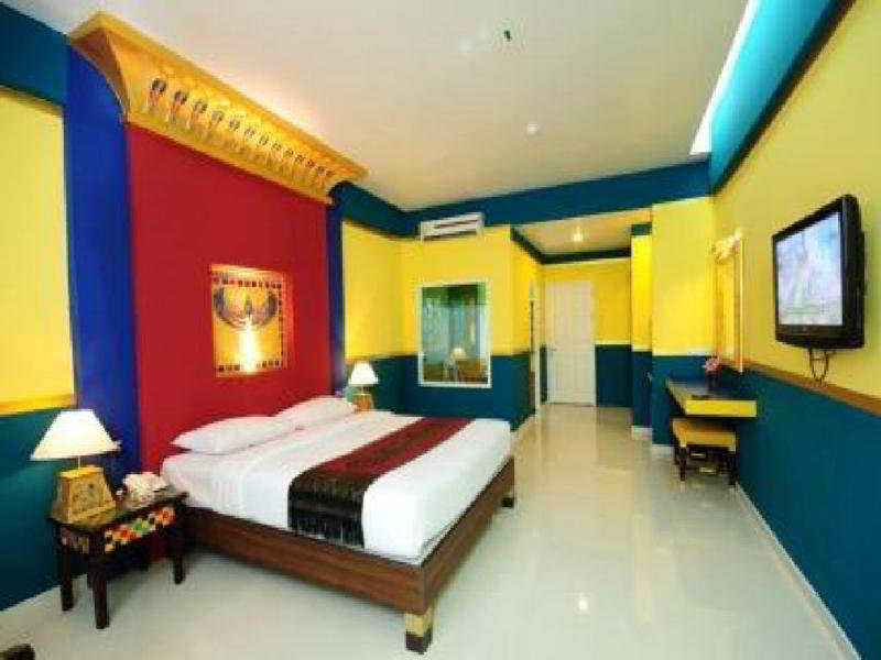 Room thumbnail 1