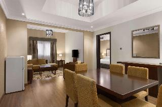 Ramada Hotel & Suites by Wyndham Ajman - Zimmer