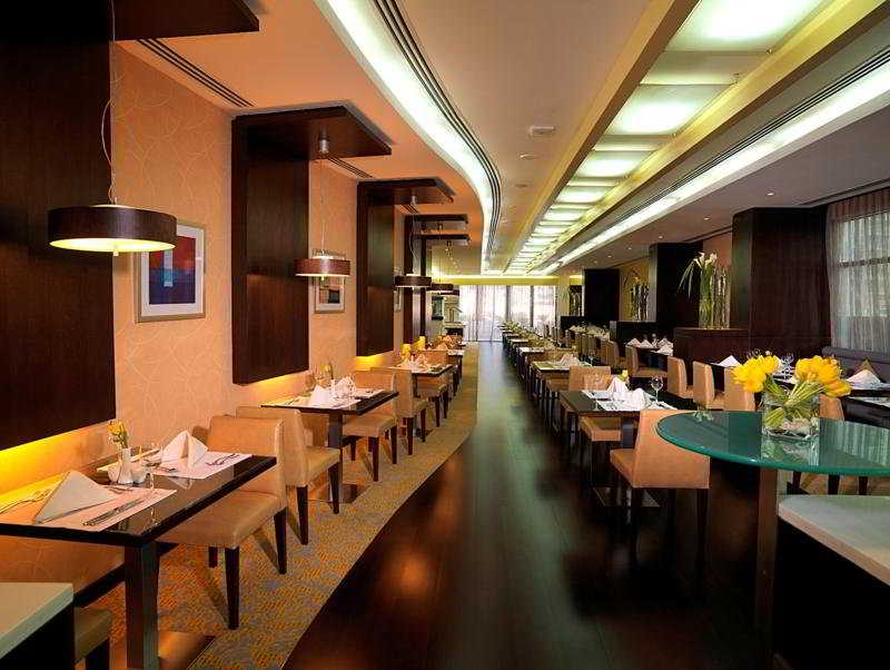 Restaurant
 di Layia Oak Hotel & Suites