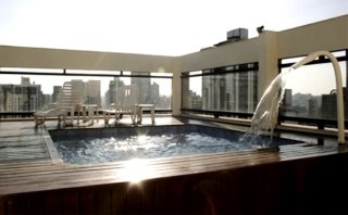 Pool
 di Bristol Golden Plaza