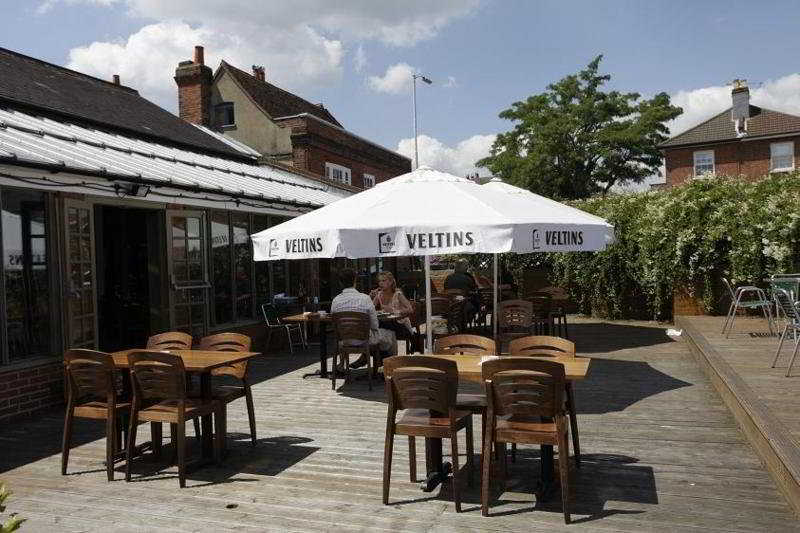 Terrace
 di Cobham Lodge