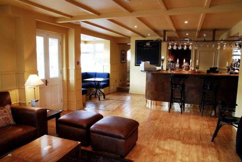Bar
 di The Hurtwood Inn Hotel