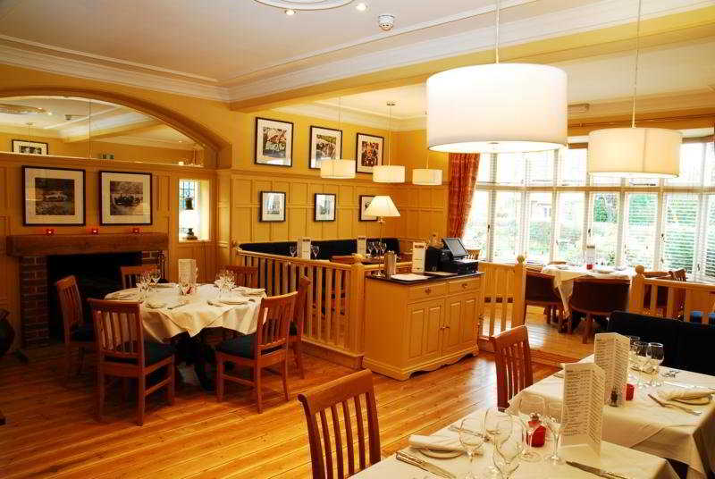 Restaurant
 di The Hurtwood Inn Hotel
