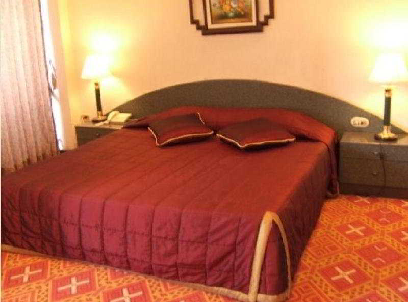 Room thumbnail 1