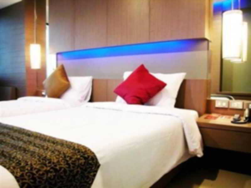 Room thumbnail 3