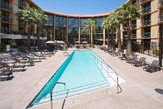 Pool
 di Embassy Suites Phoenix Biltmore