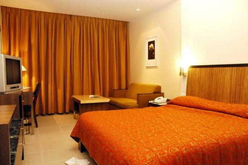 Room
 di Deccan Rendezvous