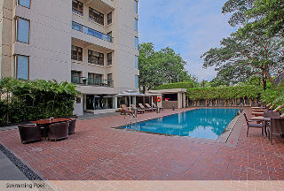 Pool
 di Oakwood Residence Naylor Road Pune