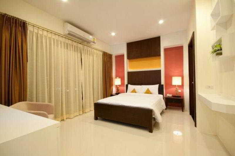 Room thumbnail 3
